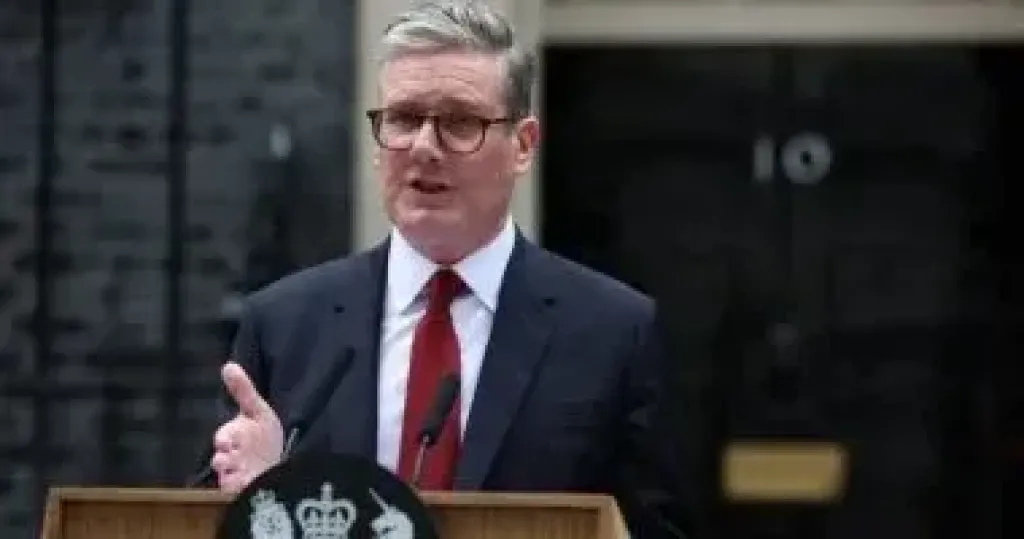 ناقشا حرب إيران وزيارة تشارلز.. تفاصيل 20 دقيقة متوترة بين ترامب وستارمر