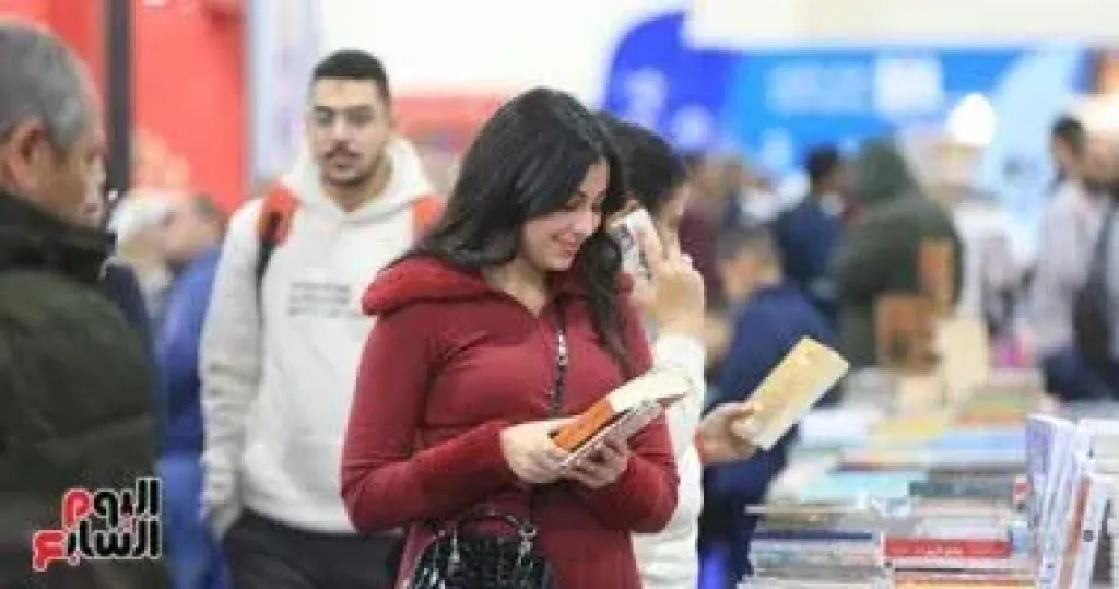 ما الذى تبحث عنه المرأة داخل معرض الكتاب؟.. مش بس بتقضي يوم جميل