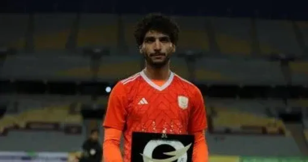 عمرو ناصر يحصل على جائزة أفضل لاعب فى مباراة الزمالك وفاركو