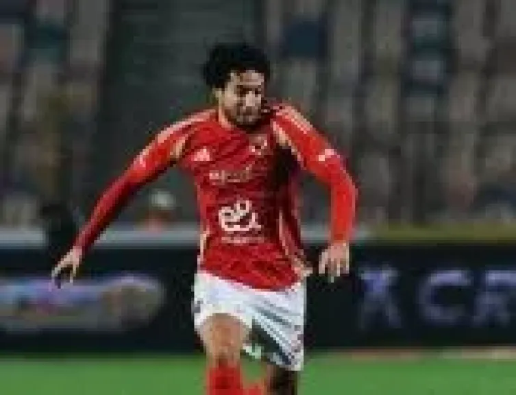 محمد هاني يهزم أكرم توفيق في صراع الجبهة اليُمنى بالأهلي قبل لقاء الزمالك