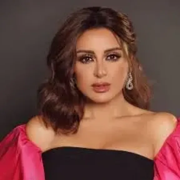 أنغام تبدأ حفلها وتطرب جمهور دبي