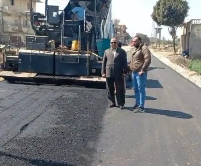 محافظ الشرقية يتابع الرصف الجاري بطريق ديرب نجم ميت غمر