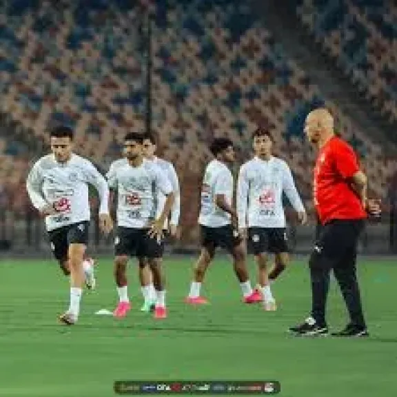 محمد الشناوي و محمد شحاتة في تدريب المنتخب الوطني