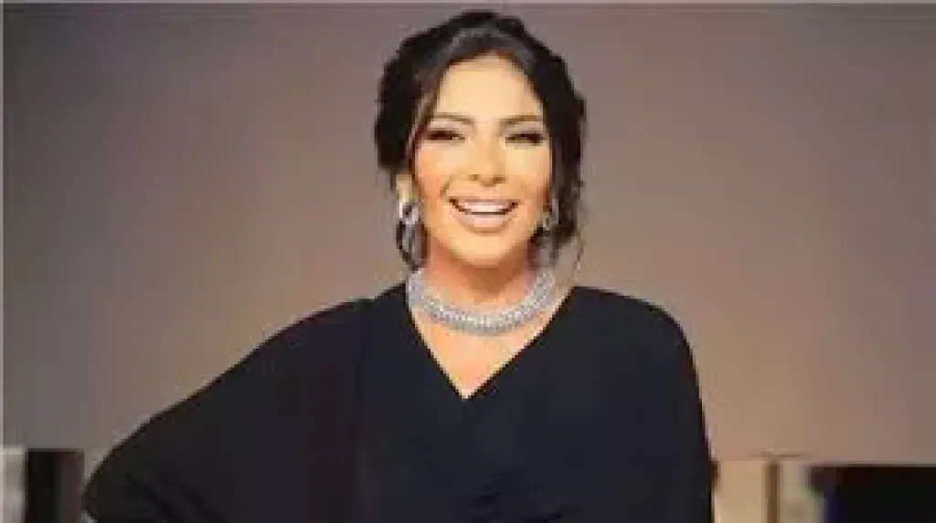 الفنانة منى زكي