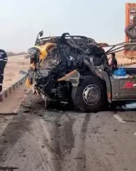 إصابة 19 فى حادث تصادم بين سيارتين ميكروباص بالطريق الصحراوى بالبحيرة