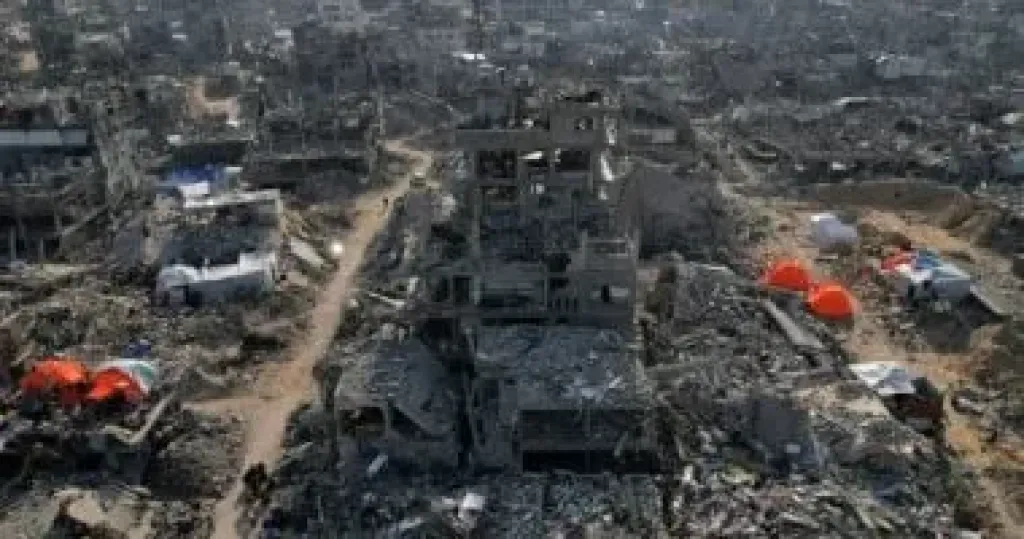 استشهاد 3 فلسطينيين بينهم طفل فى قصف مسيرات إسرائيلية دير البلح وغزة