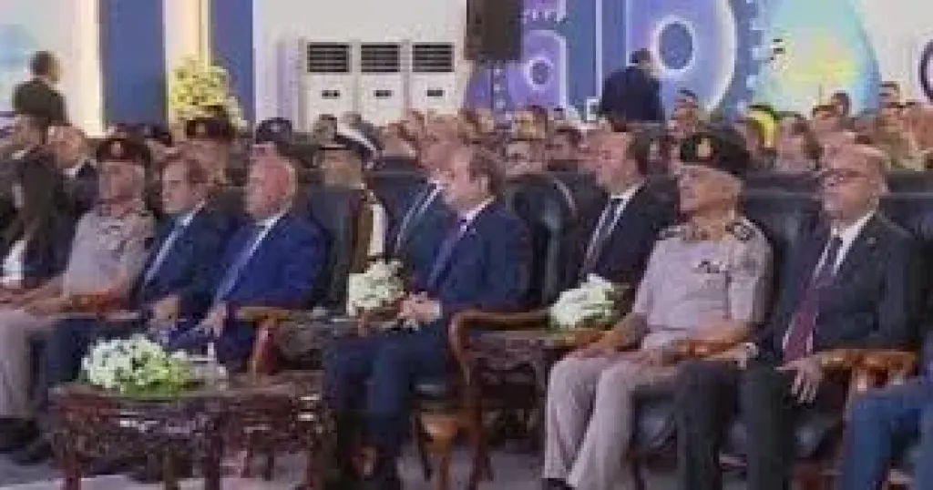 الرئيس السيسى: التوسع فى مد الحماية الاجتماعية للعمالة غير المنتظمة وصرف إعانات عند الوفاة