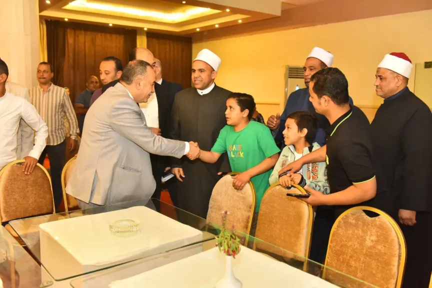 محافظ أسيوط يشهد حفل عقد قران عروسين من دور الأيتام
