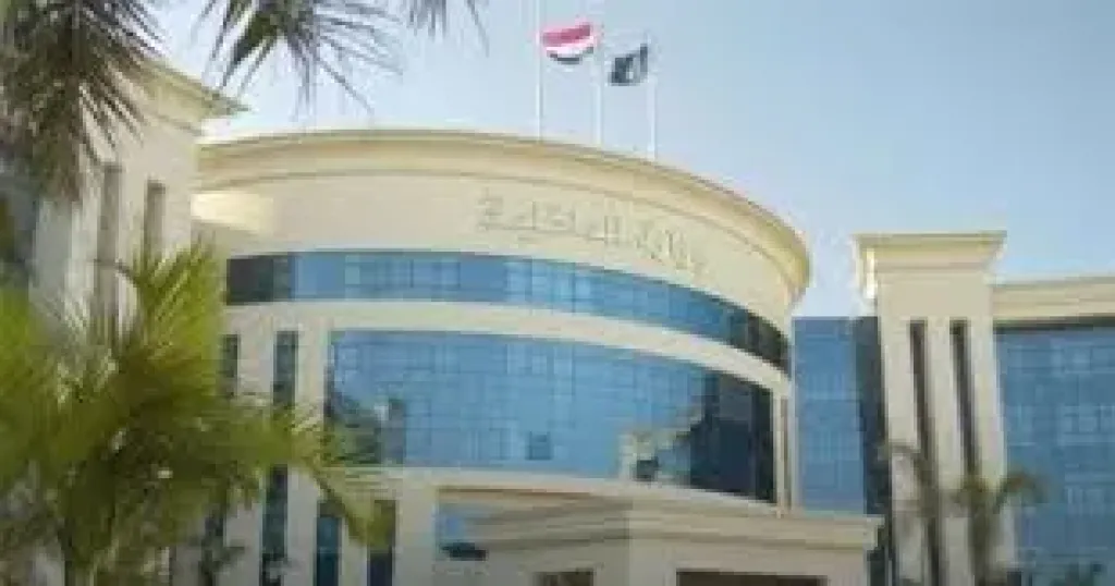 الداخلية تكشف ملابسات اعتلاء فتاة سيارة على كوبرى أكتوبر بالقاهرة