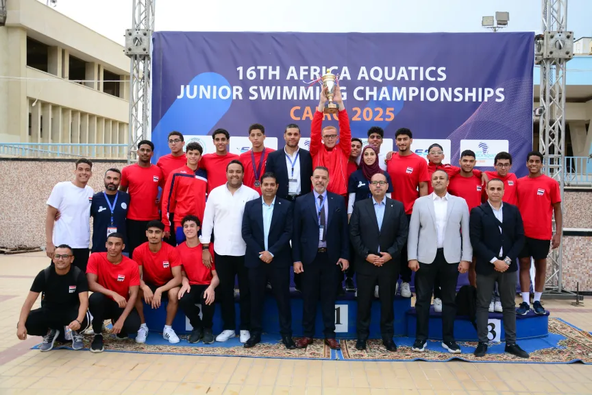 منتخب السباحة