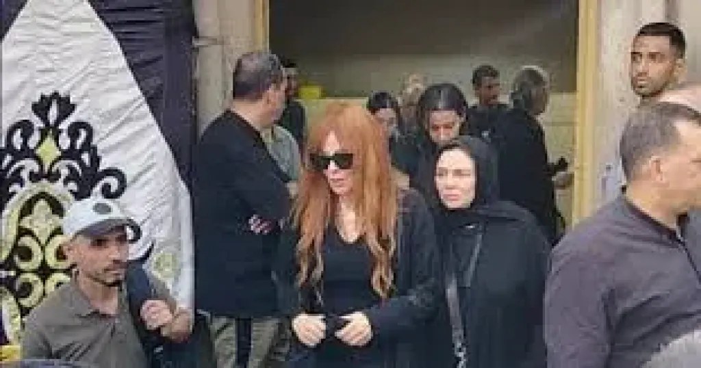 كارول سماحة تودع زوجها الراحل وليد مصطفى في مسقط رأسه بالدقهلية.