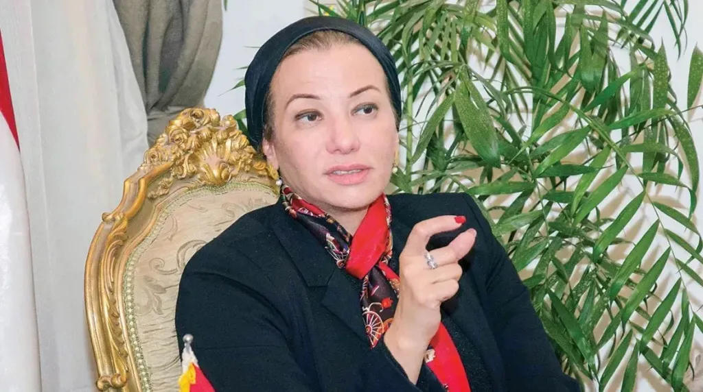وزيرة البيئة توجه باتخاذ الإجراءات العاجلة لاحتواء تلوث بترولي قرب مدينة أبورديس