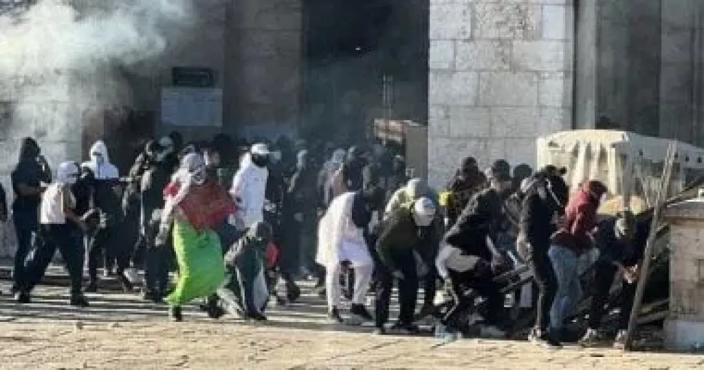 عشرات المستوطنين يقتحمون باحات ”الأقصى” تحت حماية شرطة الاحتلال