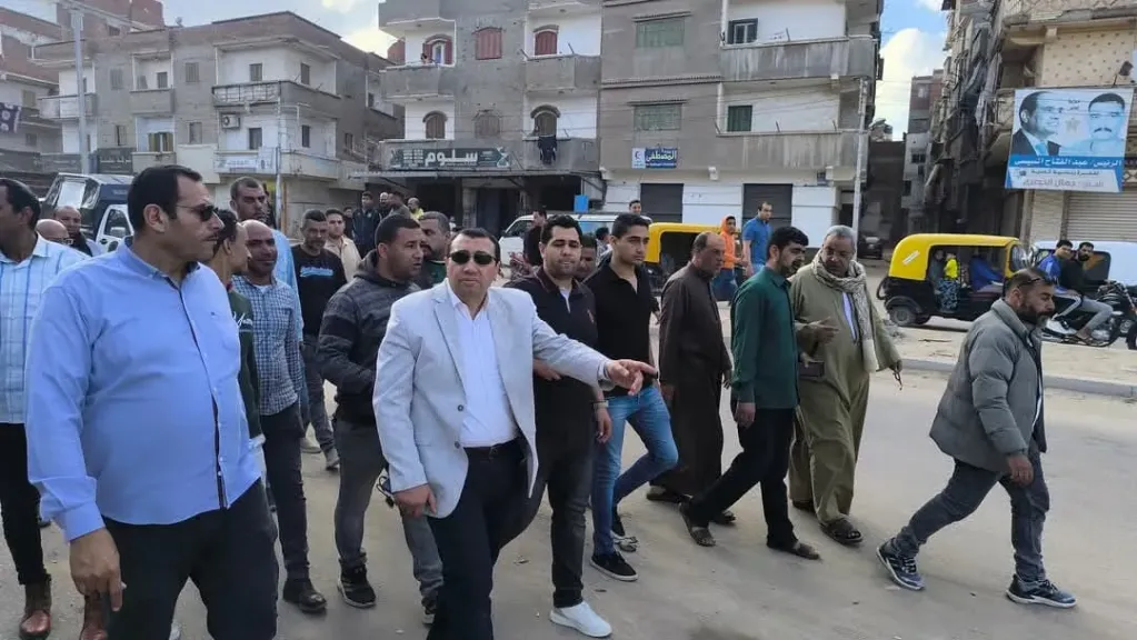 إزالة كشك بلطجي كفرالدوار المعتدى جنسيا على ٣ اطفال و١٠ اكشاك مخالفين  بمنطقة المهاجرين