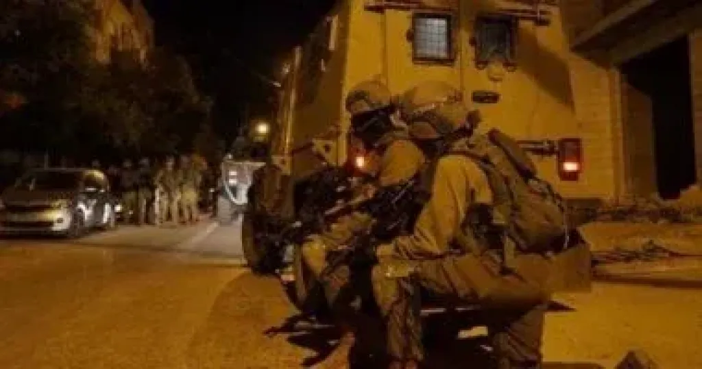 إصابة طفل فلسطيني برصاص الاحتلال واعتقال 3 فلسطينيين في نابلس