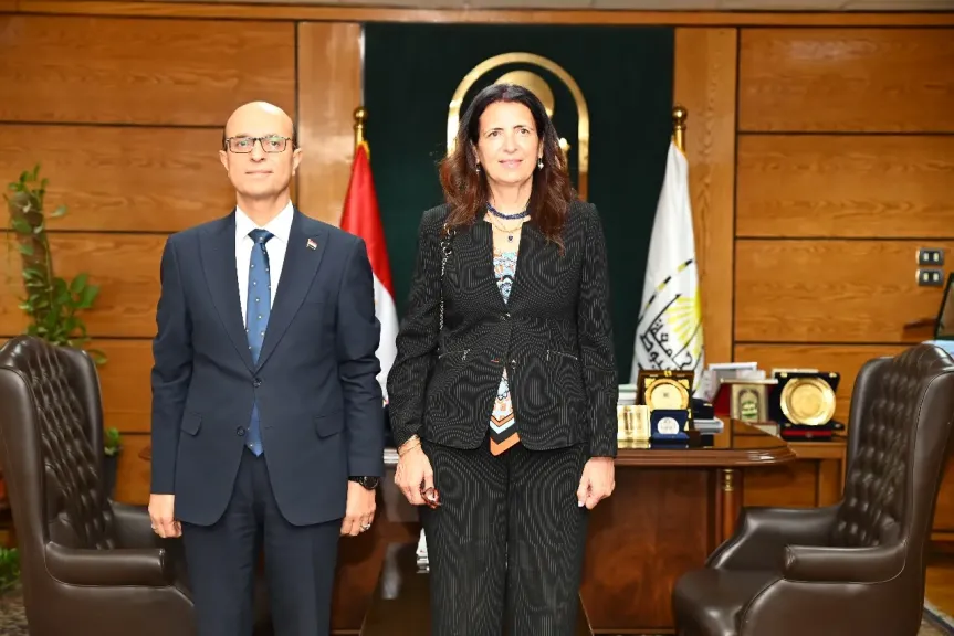 رئيس جامعة أسيوط يستقبل المدير التنفيذي لهيئة فولبرايت