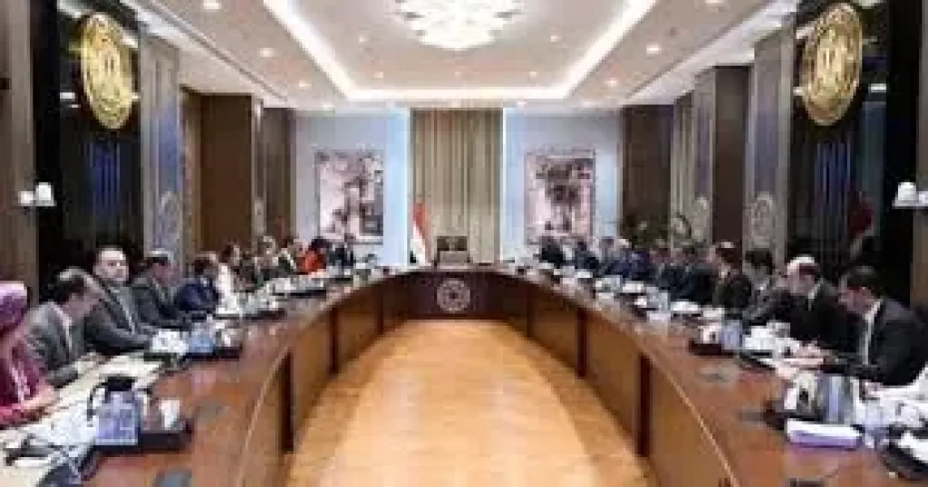 مدبولى يستعرض مشروع تطوير المنظومة الإلكترونية لإنهاء إجراءات وصول السائحين