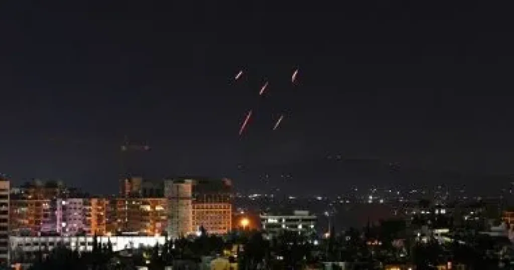 سلسلة انفجارات عنيفة تهز حلب واستهداف مستودع ذخيرة من مخلفات الحرب
