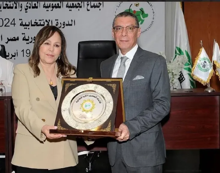 الاتحاد الإفريقي للكرة الطائرة يختار ياسر قمر مستشارًا لمجلس الادارة