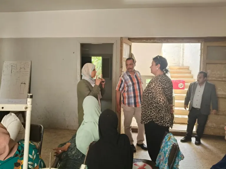 محافظ أسيوط يؤكد على متابعة المشروعات الخدمية والاقتصادية