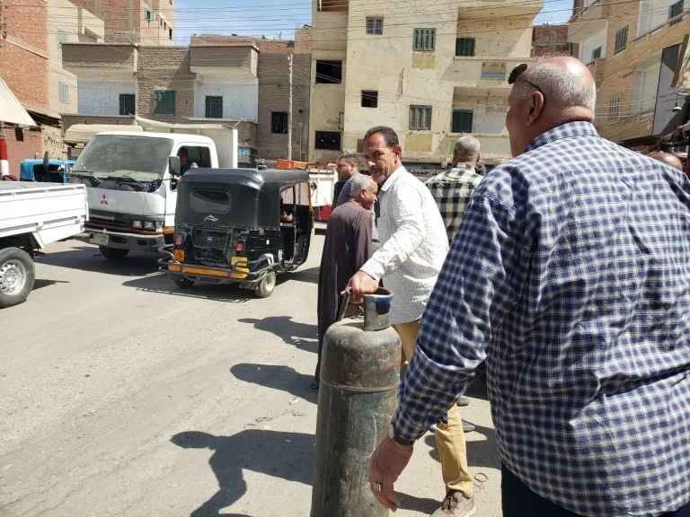 محافظ أسيوط يوجه بتكثيف حملات إزالة الإشغالات.
