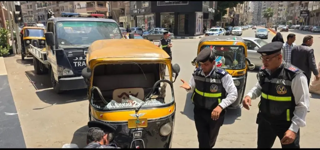 محافظ الشرقية حملات لضبط التكاتك غير المرخصة والمخالفة