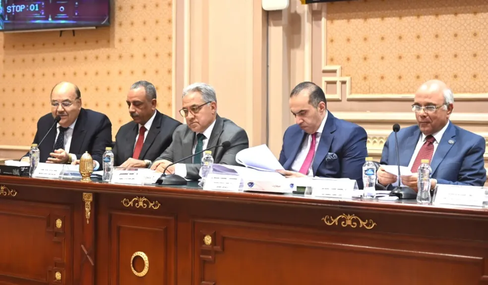 نرفع له القبعة .. اسكان النواب تشيد بجهود وزير الشؤون النيابية في مناقشات الايجار القديم..والنواب يردون بالتصفيق