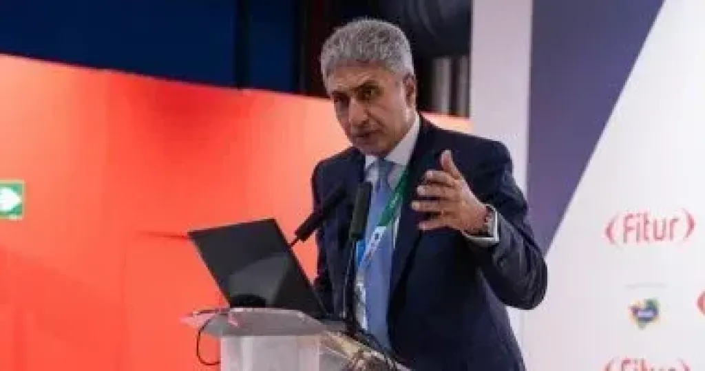 وزير السياحة والآثار يلتقي وزير الثقافة والسياحة  بتركيا لبحث سبل تعزيز التعاون