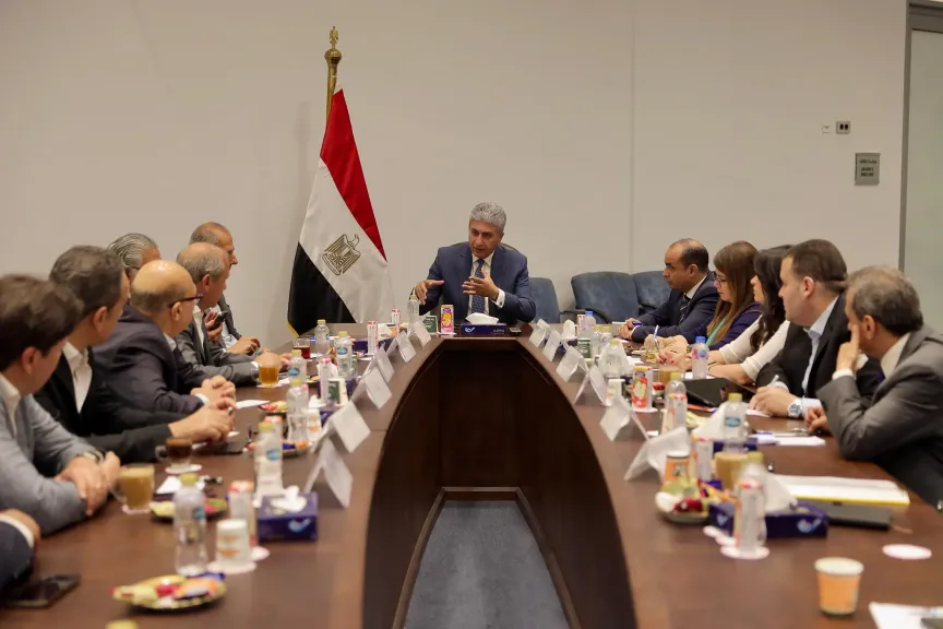 وزير السياحة يتابع تطوير الخدمات السياحية بأهرامات الجيزة.. ويشدد على التنسيق بين الجهات المعنية