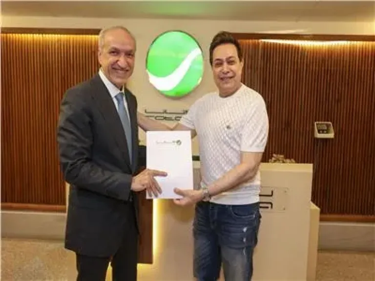 بعد «الكينج» وأحمد سعد.. «روتانا» تتعاقد مع حكيم