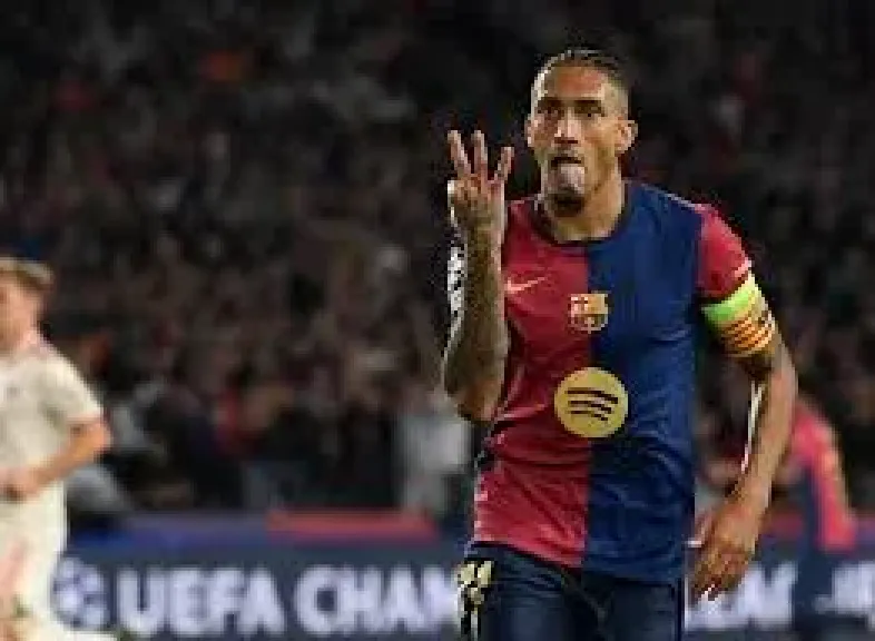 رغم الإقصاء المؤلم.. رافينيا يسطع نجمًا في دوري أبطال أوروبا بأرقام تاريخية
