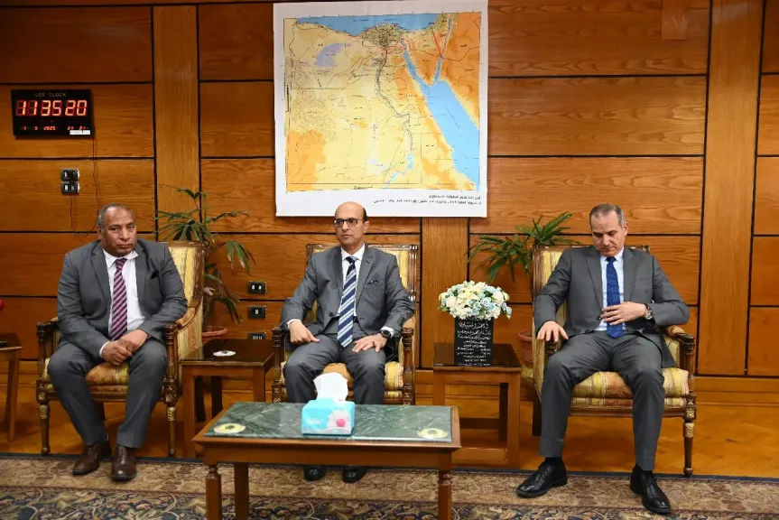 الدكتور المنشاوي يستقبل رئيس جمعية البحر الأبيض المتوسط للتدخل الدقيق