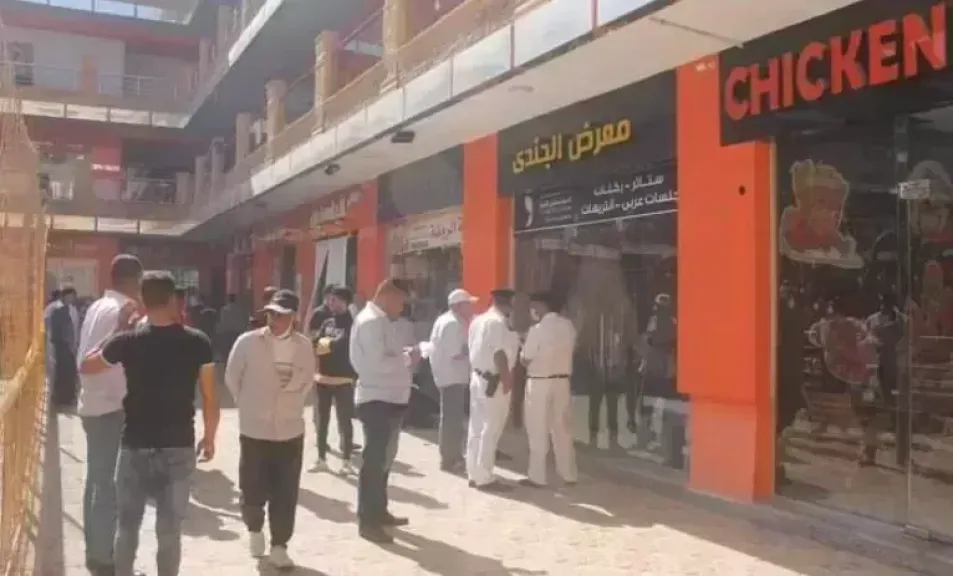 رفع الإشغالات المخالفة بمنطقة الكافيهات بمدينة كوم حمادة