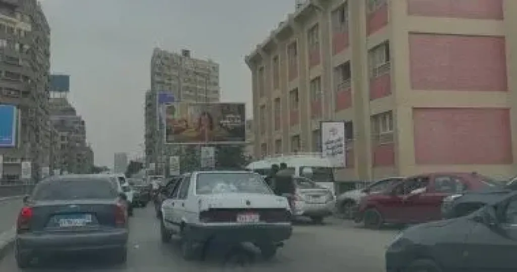 زحام مرورى بسبب حادث تصادم 5 سيارات أعلى الطريق الدائري بمنطقة السلام