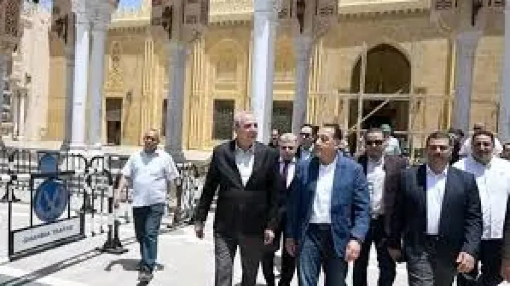 رئيس الوزراء يتفقد أعمال تطوير مسجد ”السيد البدوى” ومحيطه بطنطا