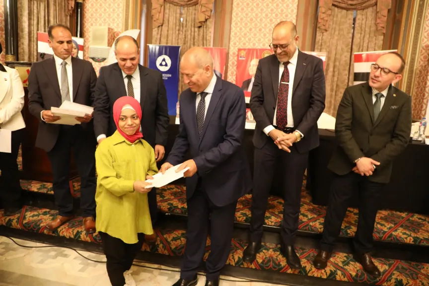 وزير العمل ومحافظ القاهرة  يُسلمان عقود عمل جديدة لذوي همم بشركات القطاع الخاص