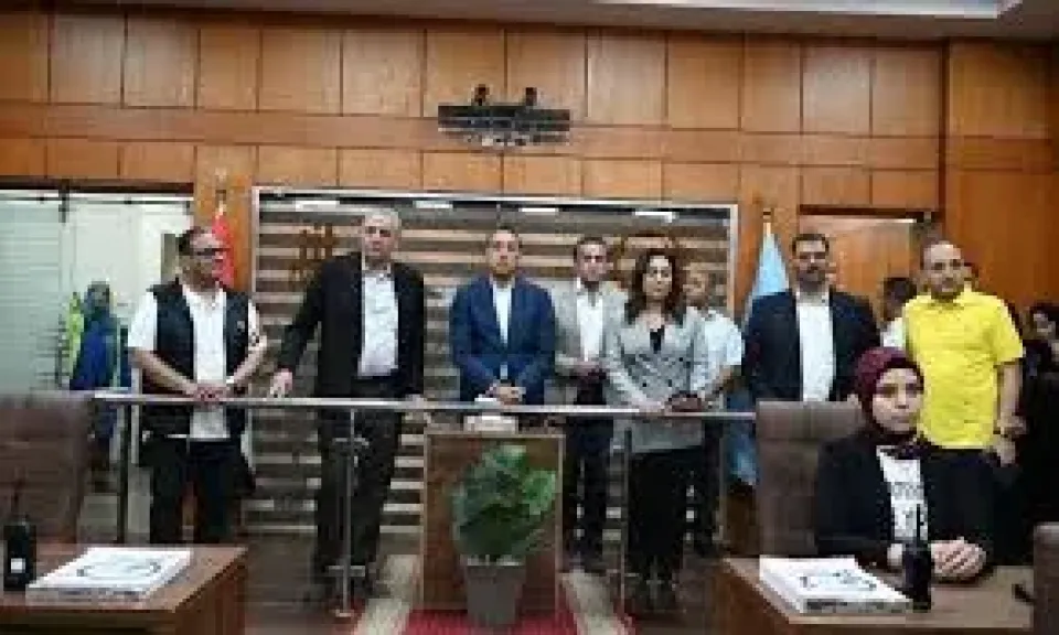 رئيس الوزراء يتفقد مركز سيطرة الشبكة الوطنية للطوارئ والسلامة العامة بالغربية
