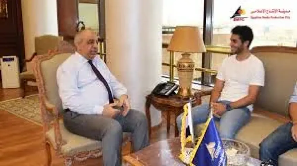 النجم المصري العالمي مينا مسعود يزور مدينة الإنتاج الإعلامي ويشيد بإمكانياتها