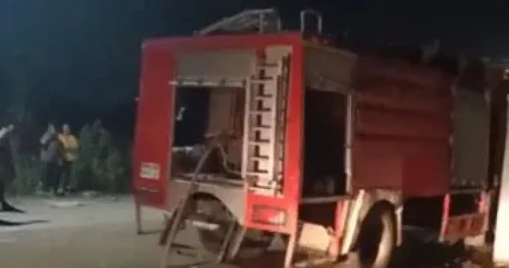 إخماد حريق مخلفات أعلى سطح عقار بعابدين دون إصابات