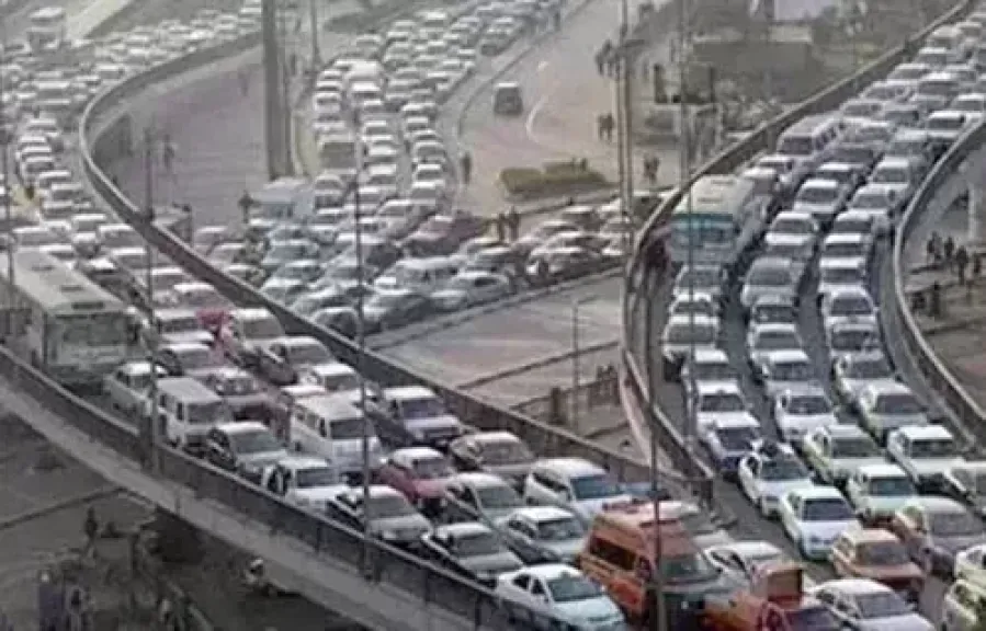 النشرة المرورية.. سيولة فى حركة السيارات على محاور القاهرة والجيزة
