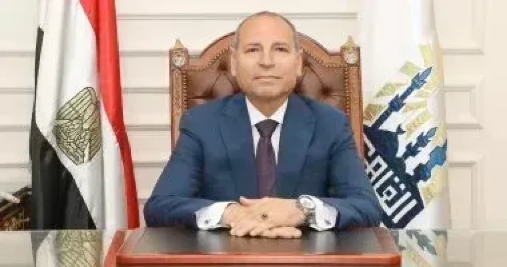 محافظة القاهرة تنفى ما تردد  على المواقع ، ووسائل التواصل الاجتماعي بأن الحريق  بمنطقة الازبكية نشب بمبنى بنك القاهرة.