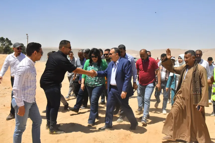 محافظ أسيوط يتفقد مشروع إنشاء مصنع متكامل لمنتجات الرمان بالبداري