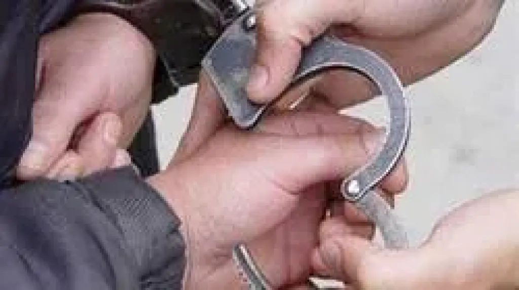 ضبط عاطل لمحاولته الاعتداء على طفلتين داخل مدخل عقار فى إمبابة
