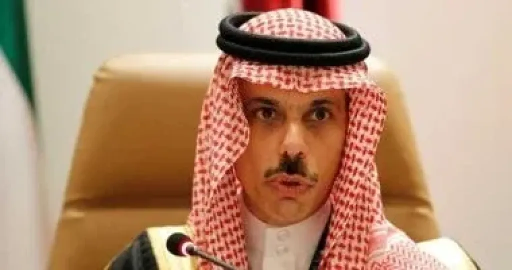 وزيرا خارجية السعودية وبريطانيا يبحثان مستجدات الأوضاع