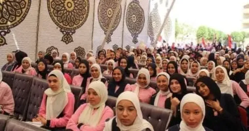 تعليم الجيزة تبدأ تنظيم مراجعات نهائية مجانية لطلاب الشهادة الإعدادية.. صور
