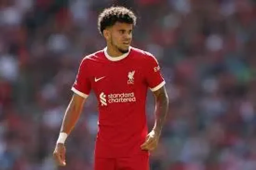 ليفربول يبدأ مفاوضات تجديد عقده جناحه المتألق