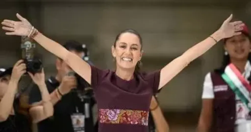 رئيسة المكسيك فى عيد الأم: دعونا نعطى الحب للنساء فالأشياء المادية ليست مهمة