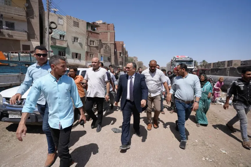 محافظ أسيوط يتفقد منطقة المصلة ويوجه بحل عاجل لمشكلة الصرف الصحي
