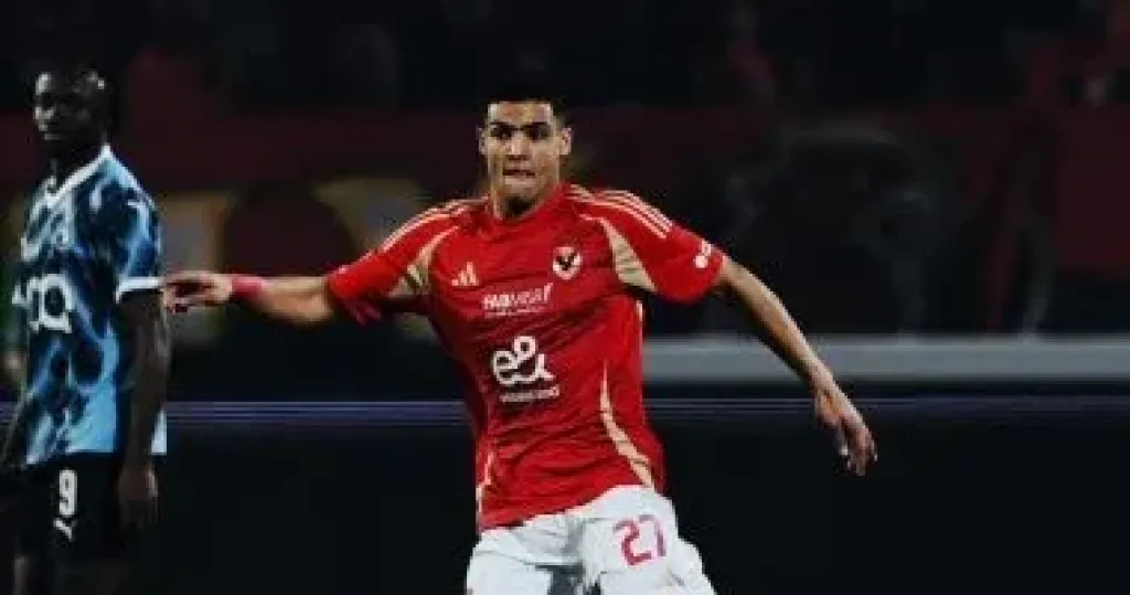 مصطفى العش يقترب من قيادة دفاع الأهلي أمام سيراميكا غداً فى الدوري