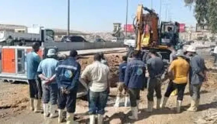 محافظة الجيزة: إنهاء إصلاح كسر خط المياه بمدخل مدينة هضبة الأهرام خلال ساعتين